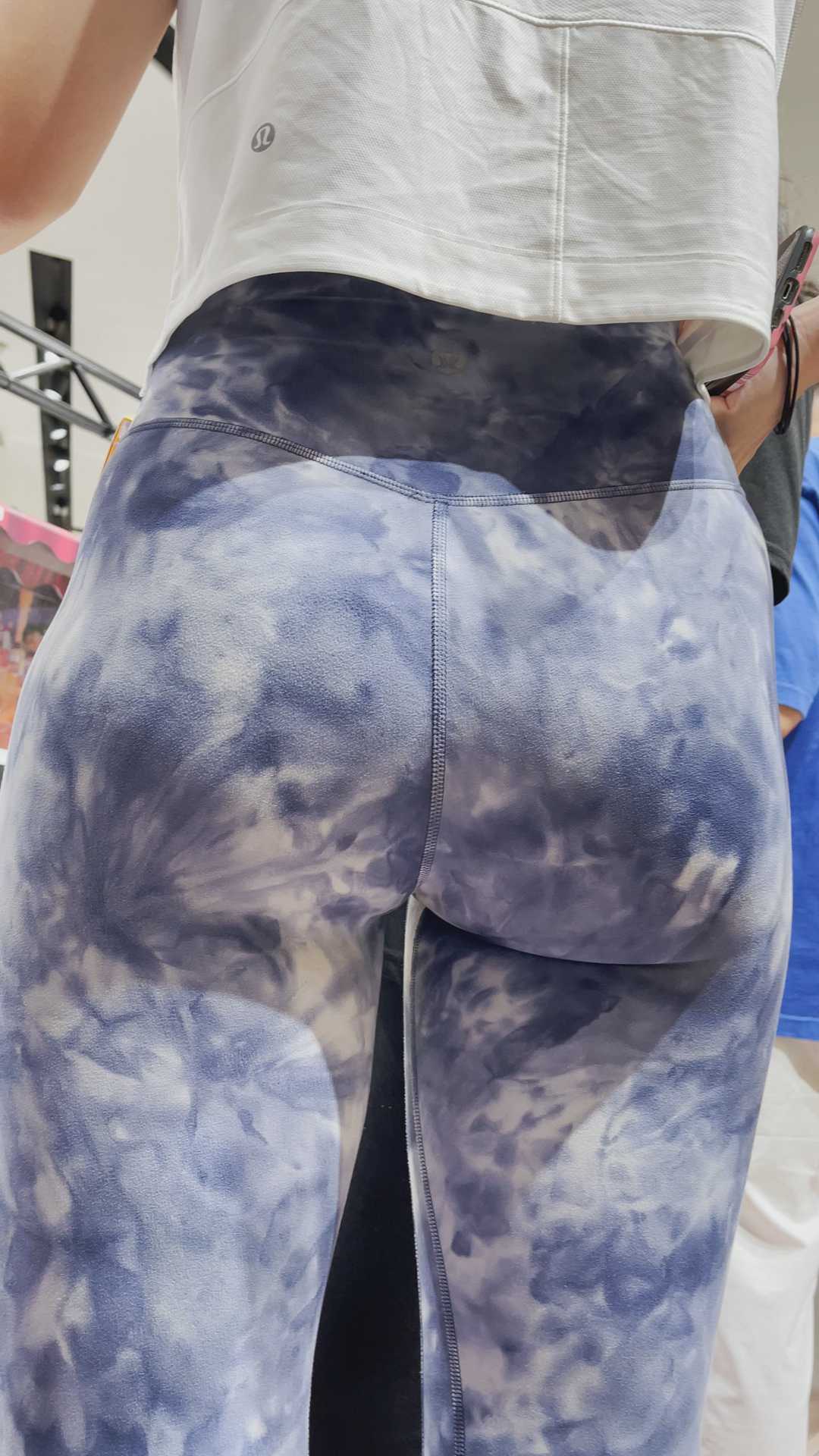 〖精品/紧身裤〗花紧身裤美女翘臀