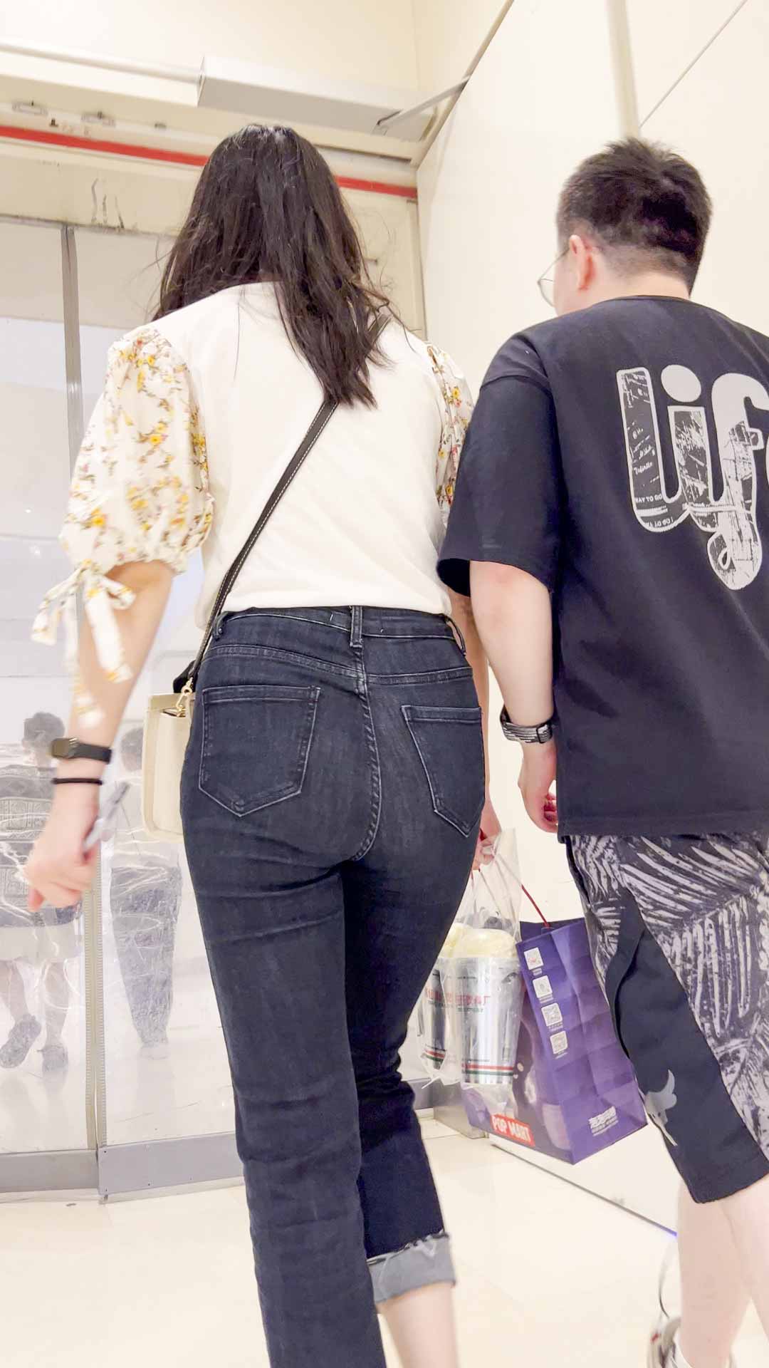 〖精品/牛仔裤〗宽臀黑紧牛MM