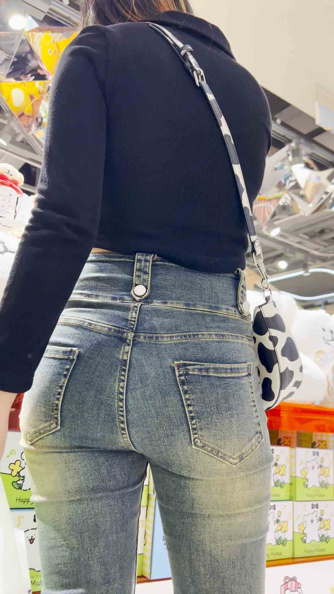 〖精品/牛仔裤〗大长腿配圆臀浅蓝色做旧紧身牛仔裤美女就是好看