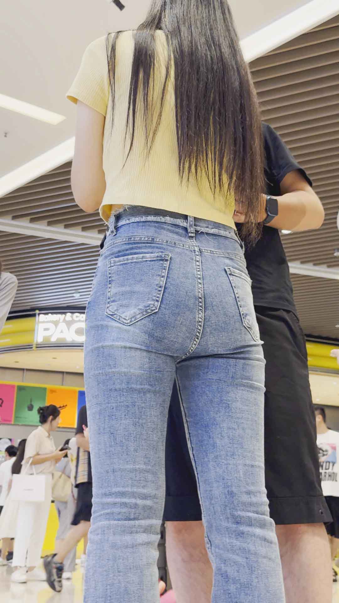 〖精品/牛仔裤〗身材不错的蓝色翘屯紧身牛