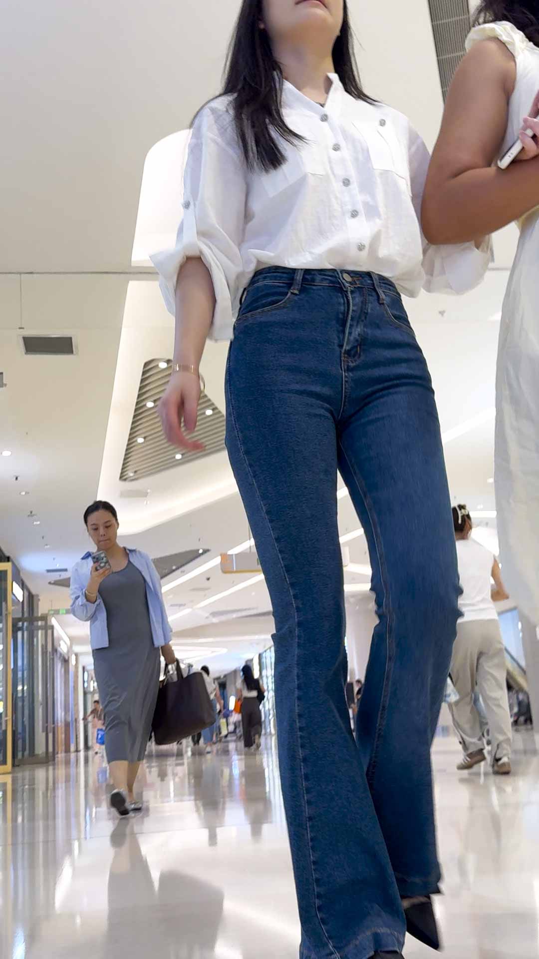 〖精品/牛仔裤〗 苗条翘臀牛仔裤MM
