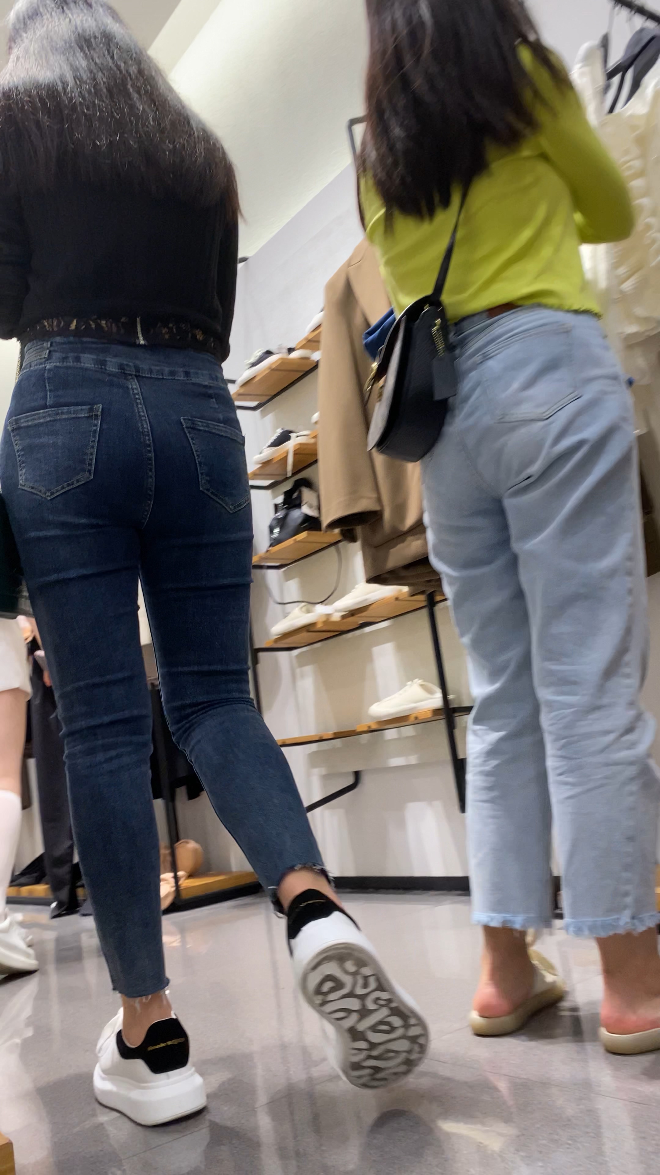 服装店里的大宽屯，大肉屯少妇【1.99G/MP4】