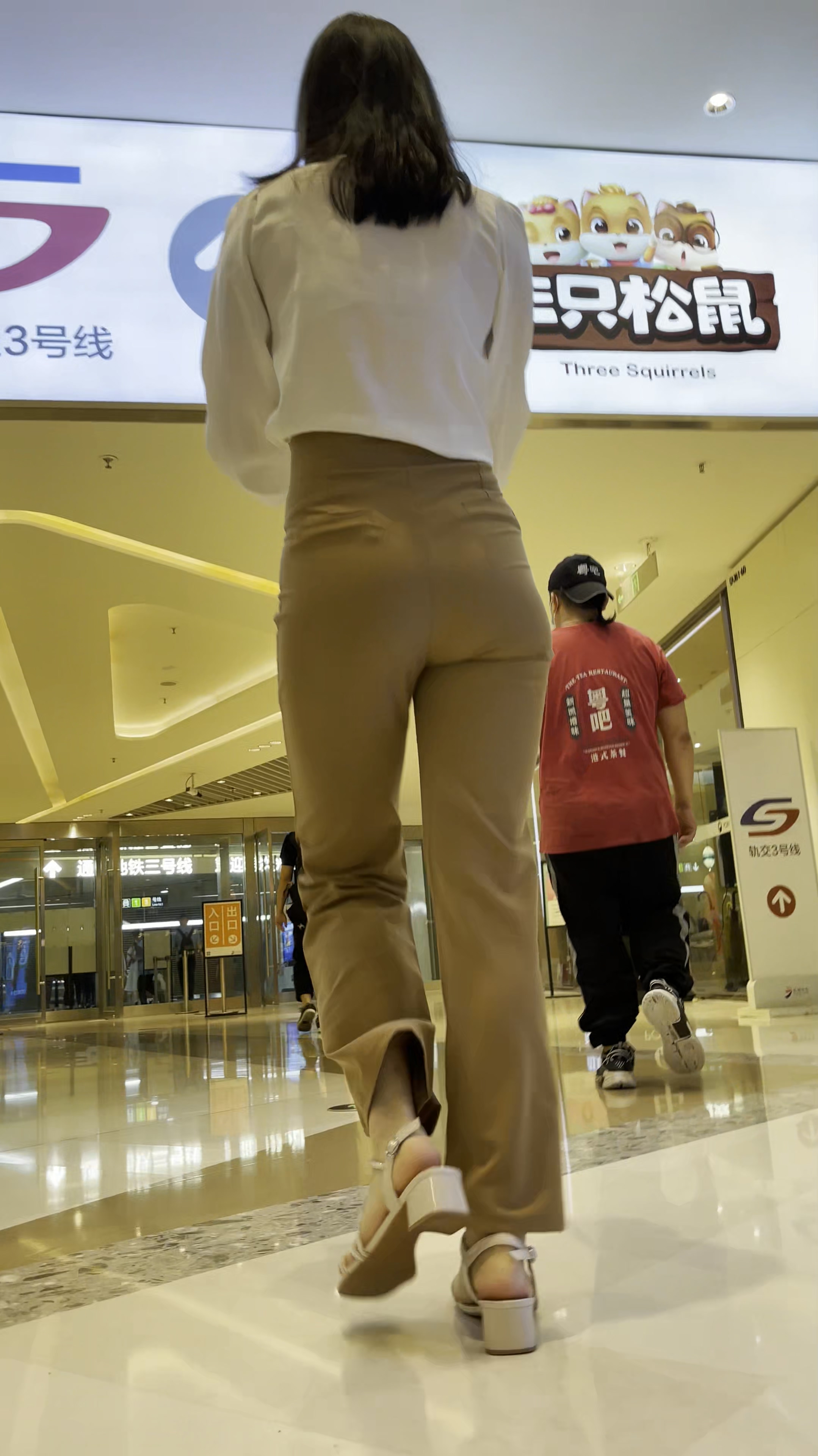 卡其色紧身裤肉屯包的紧紧的【311.7M/视频】