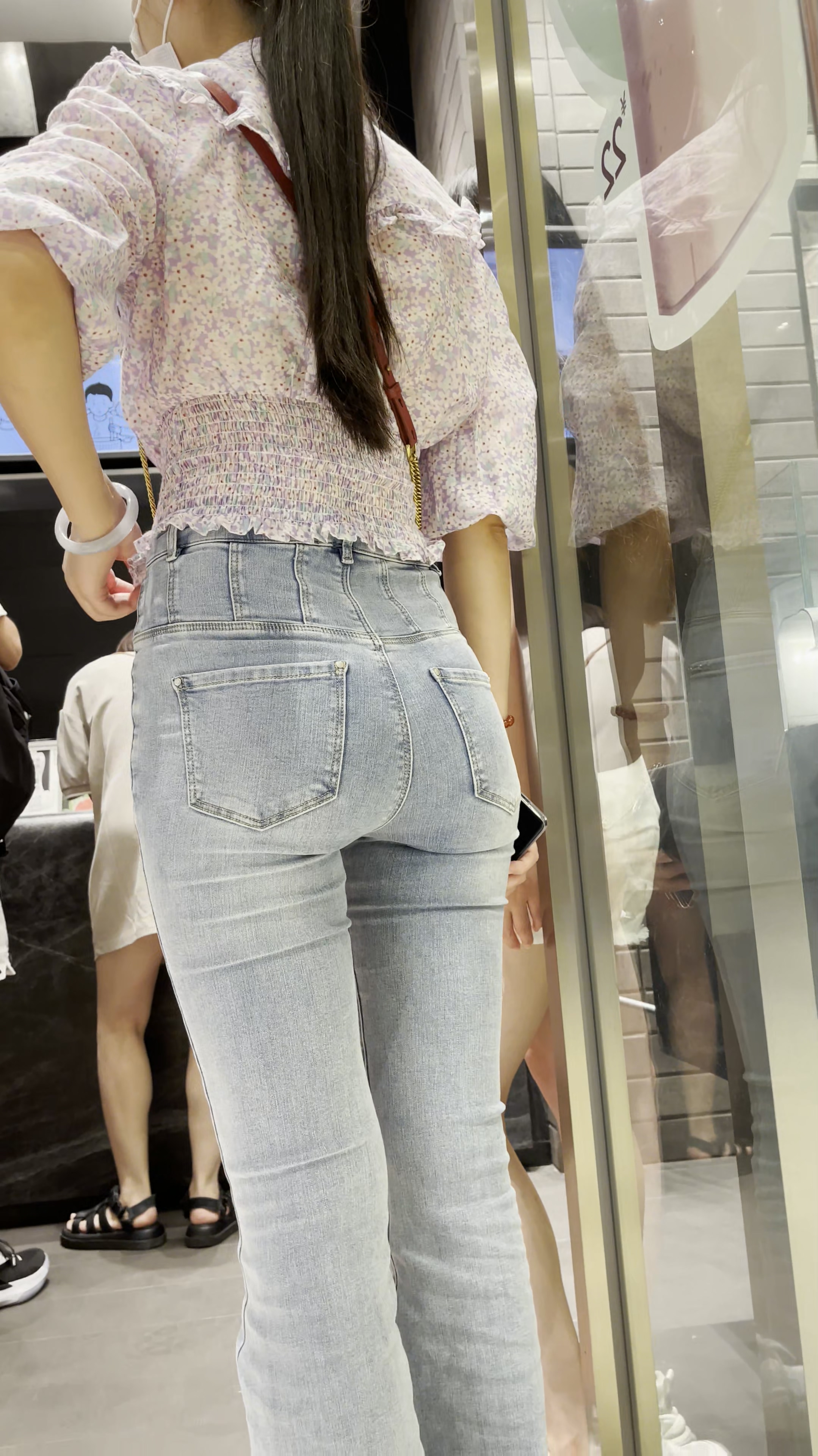超级翘臀牛仔裤美女【666.5M/视频】